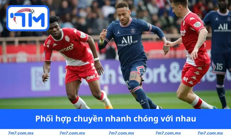 Phối hợp chuyền nhanh chóng với nhau